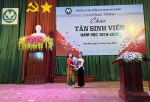 Ch&agrave;o đ&oacute;n t&acirc;n sinh vi&ecirc;n 2019